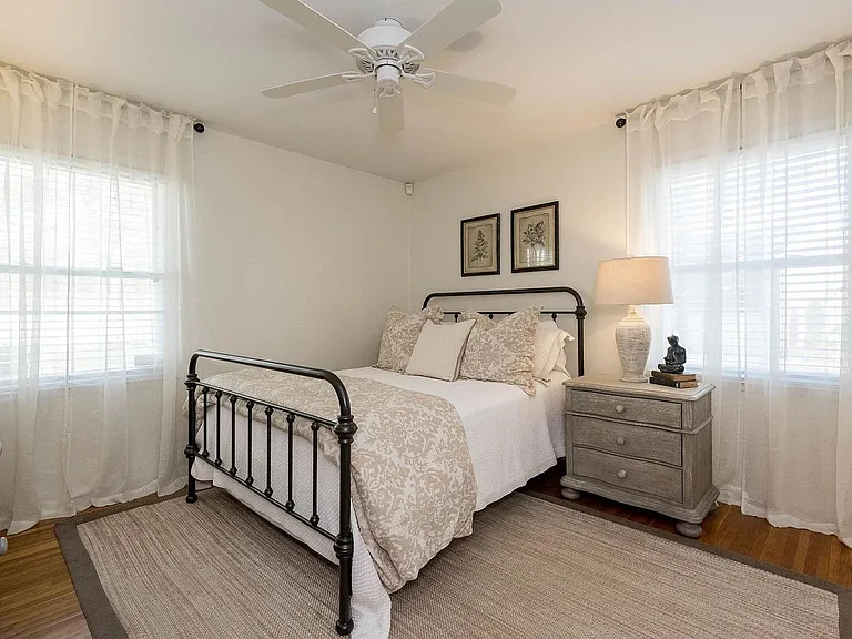 384 Barrywood Dr — Photo 8