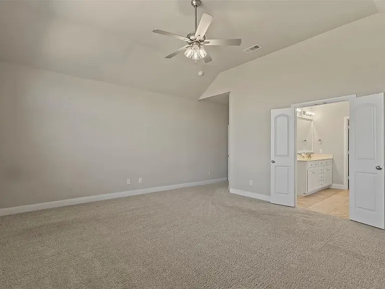 104 Colonial Dr — Photo 10