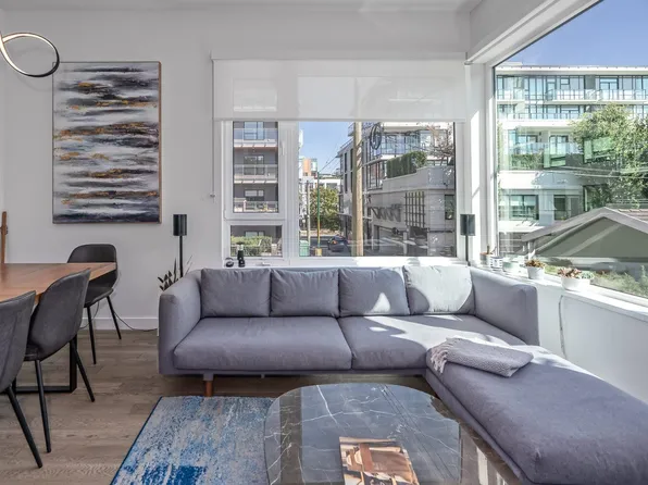 487 W 26th Ave, Vancouver, BC V5Y 2J5