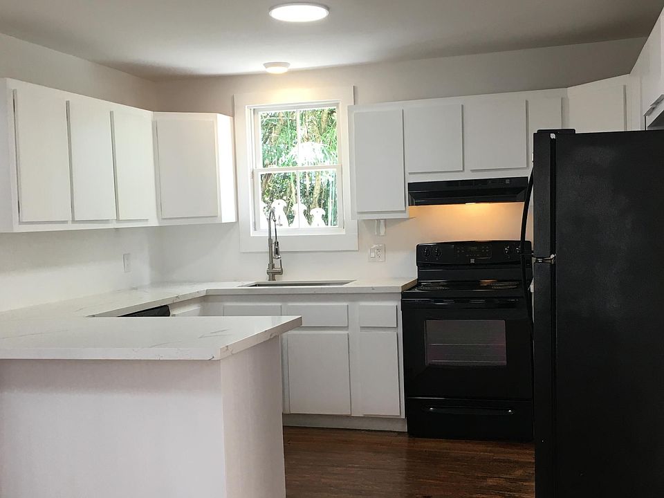 Kitchen with a peninsula perfect for bar stools.