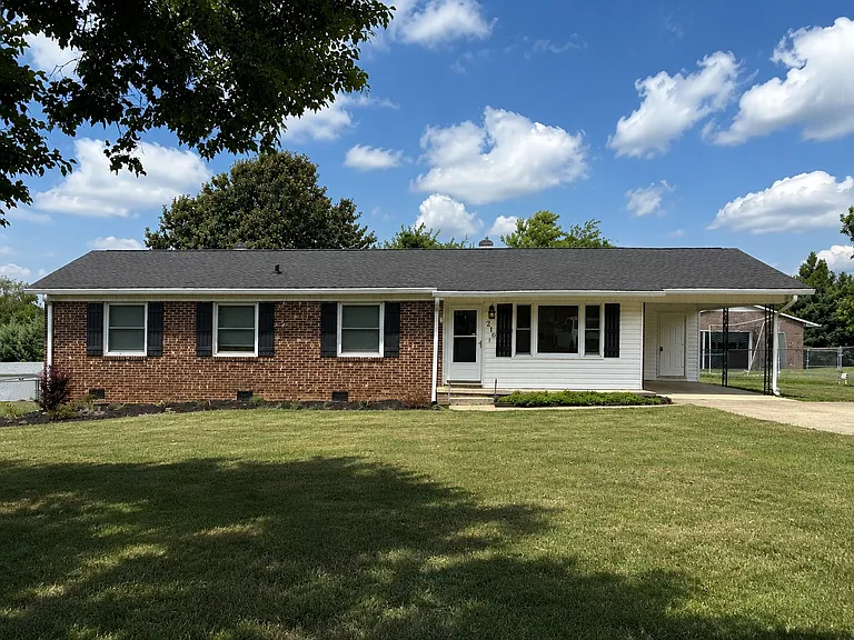 216 Fain Dr — Photo 1