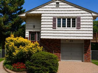 23 Brennan St, Huntington, NY 11743
