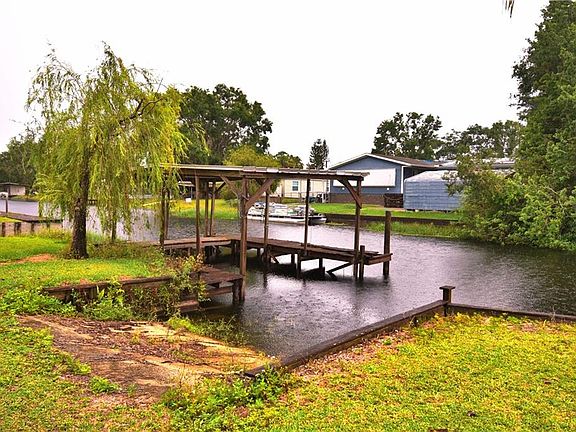 2nd image of 2330 Lakeview Dr
