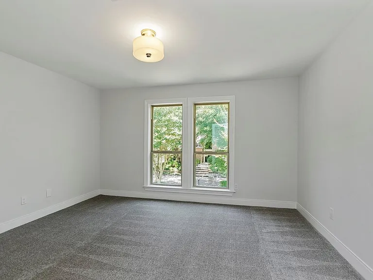 810 Herdsman Dr — Photo 26