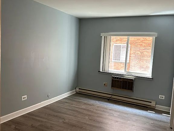5th image of 3820 N Pine Grove Ave #513