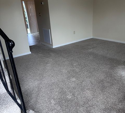 4th image of 100 Oak Ave