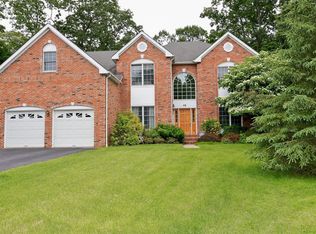 46-48 McGuiness Ln, White Plains, NY 10605