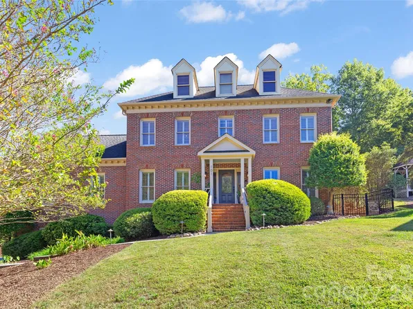 101 Samuel Guilford Ct, Charlotte, NC 28270