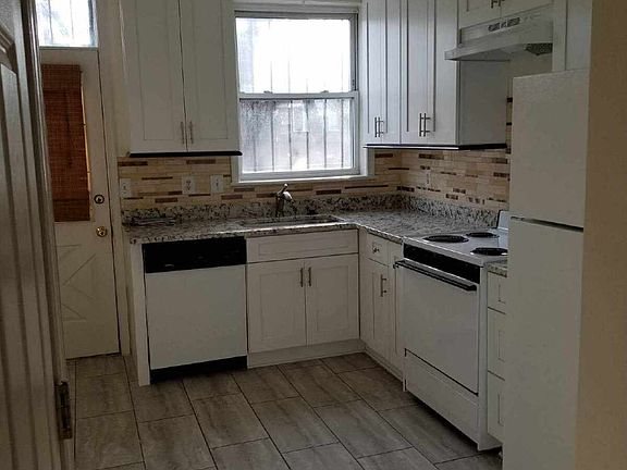 4th image of 1633 Marion St NW