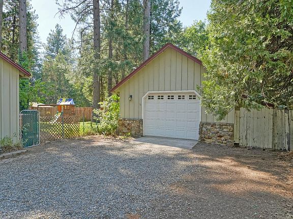 4th image of 2920 Larkspur Ln