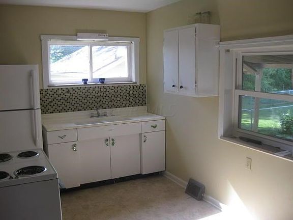 4th image of 156 S 31st St