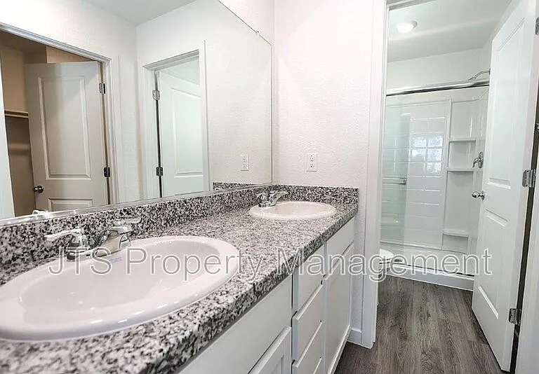 2097 Shady Tree Cir — Photo 32