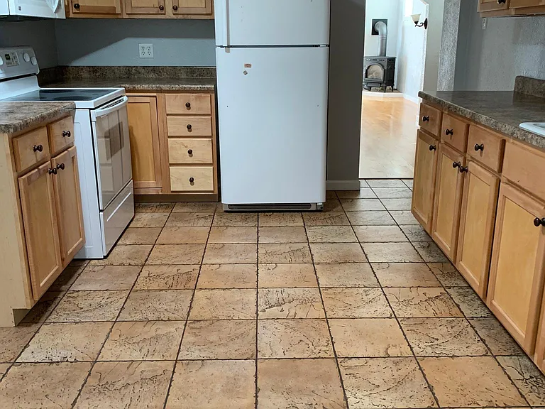 627 N Elati St — Photo 7