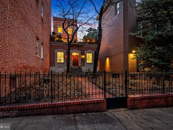 16 W Read St, Baltimore, MD 21201