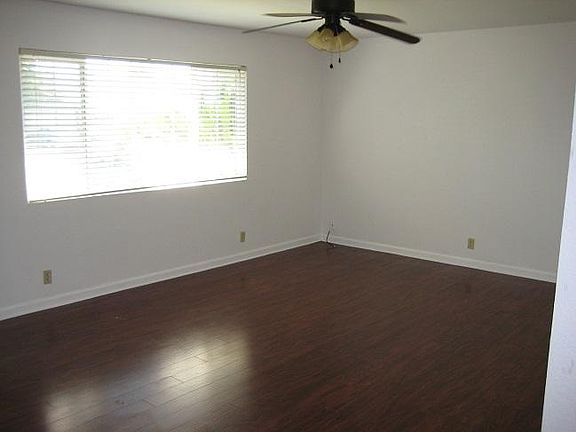 2nd image of 307 Elsinore Dr