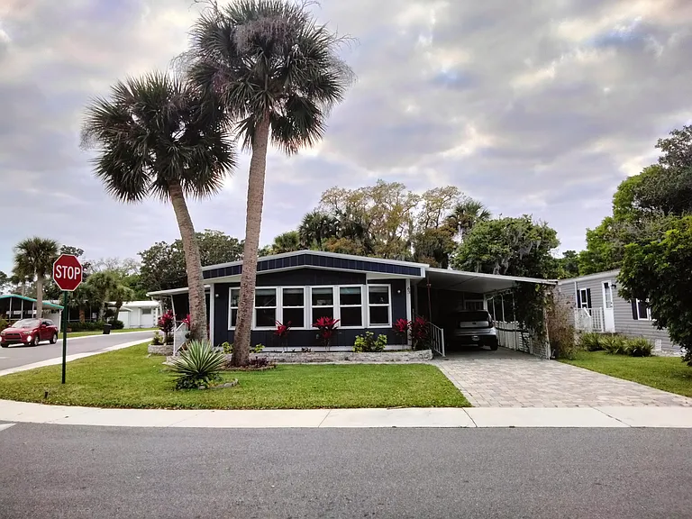 63 Windward Ct — Photo 1