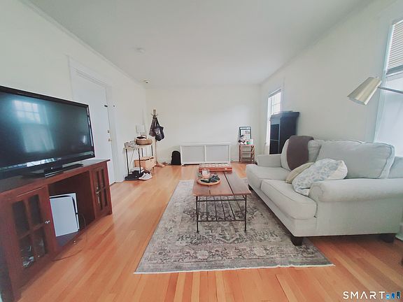 4th image of 100 Colonial Rd #2