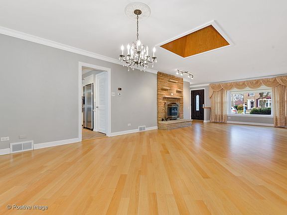 4th image of 8130 Kostner Ave