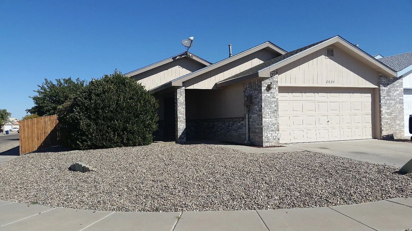 3 bed, 1200 sqft, $1,850 — Photo 1