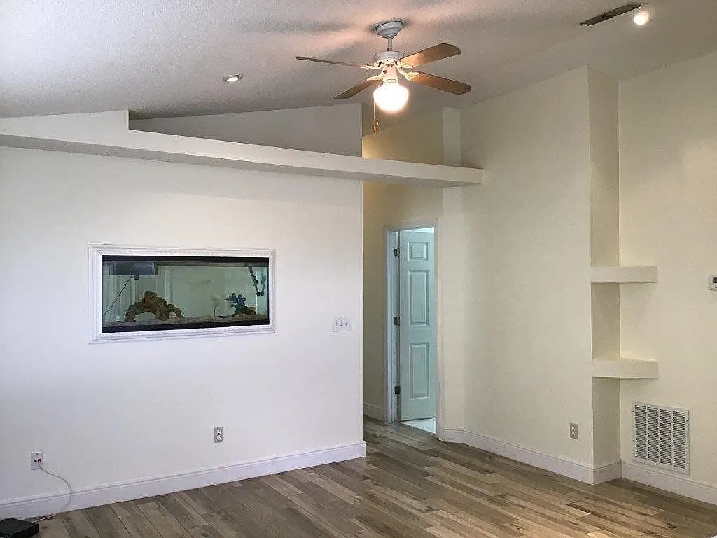 3 bed, 2.0 bath, 1374 sqft, $1,899 — Photo 3