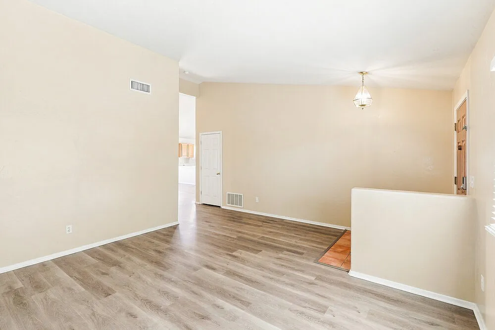 3 bed, 2.0 bath, 1738 sqft, $1,985 — Photo 4