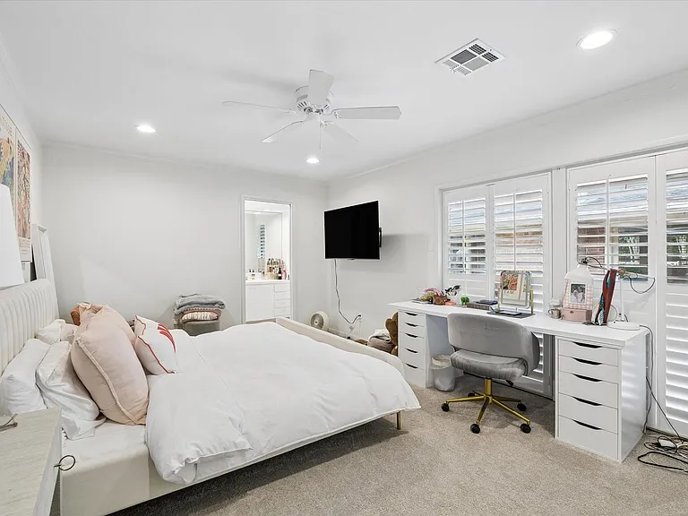319 Tynebridge Ln — Photo 11