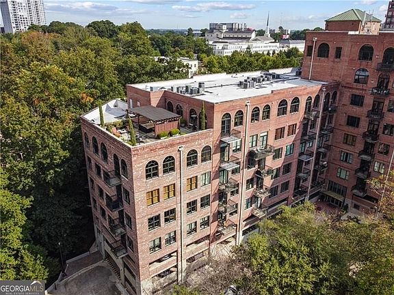 2nd image of 3235 Roswell Rd NE Unit 409