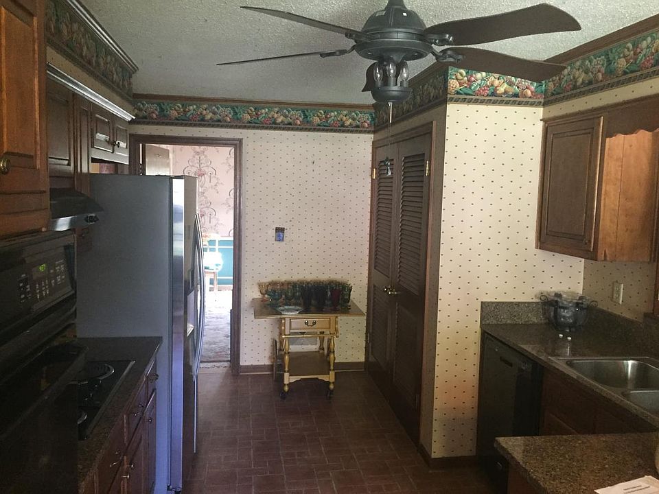 2nd image of 3154 Estes St