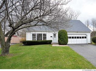 225 Pebbleview Dr, Rochester, NY 14612