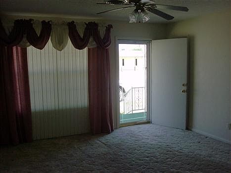 5th image of 330 W Elm St