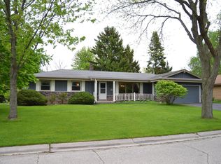 W166N10448 Surrey Dr, Germantown, WI 53022