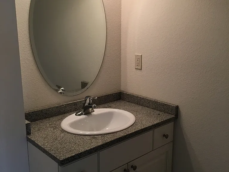 Delafield Lakes Apartments — Photo 34