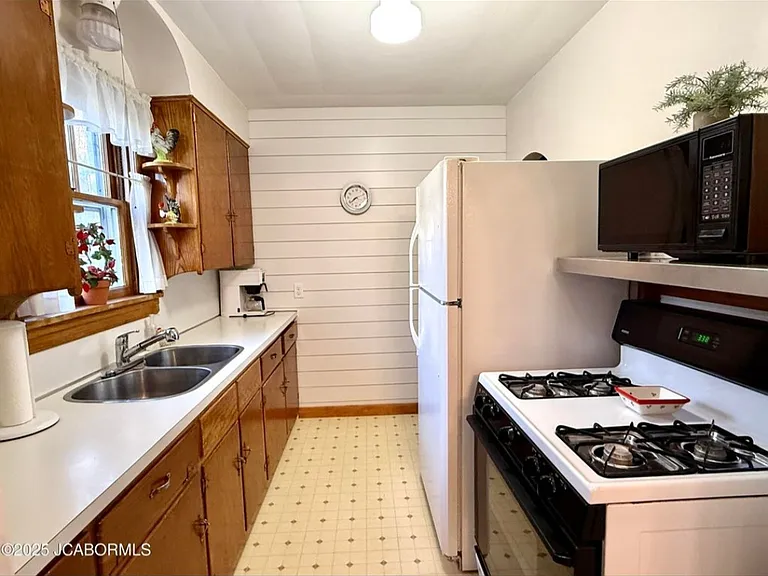 815 Adams St — Photo 10