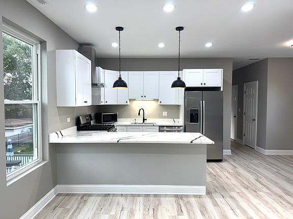2nd image of 5736 W Huron St Unit 3