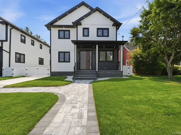 22 Surrey Lane, Valley Stream, NY 11580