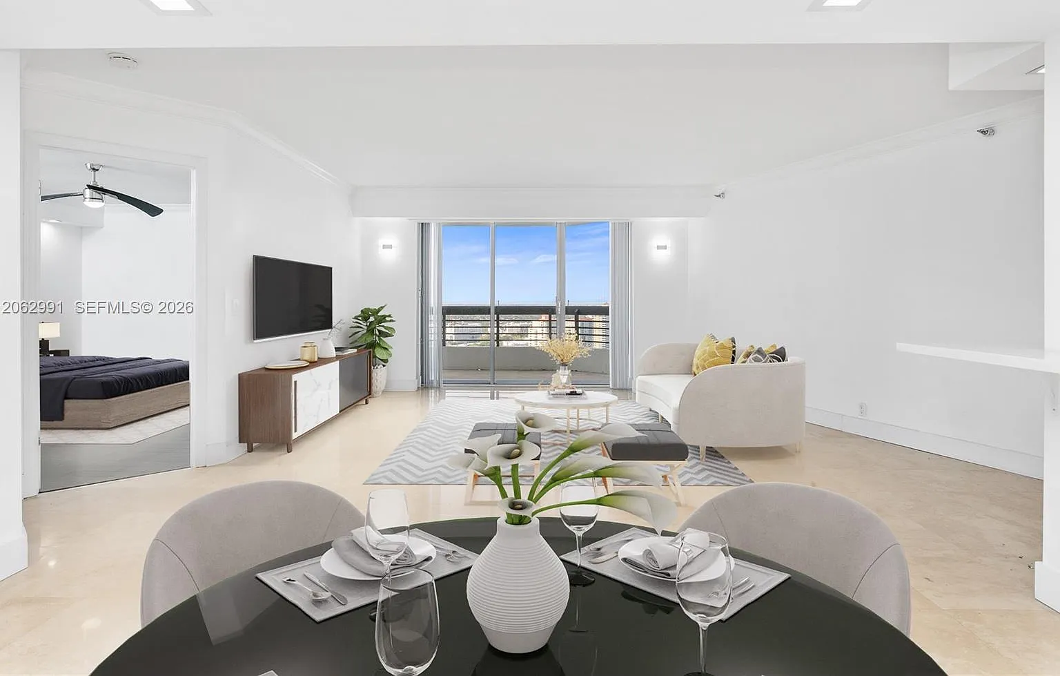 Mystic Pointe Tower 400 C — Photo 2