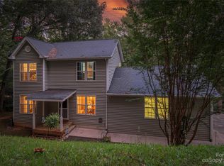 672 Nellie John Dr, Clyde, NC 28721