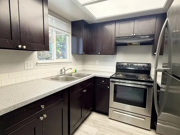 2001-2009 Magnuson Way, Bremerton, WA 98310