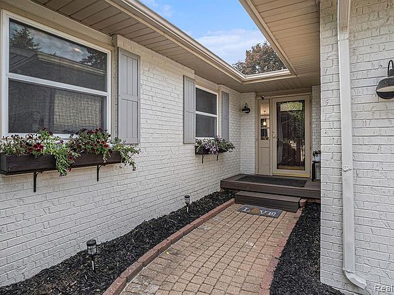 5th image of 1364 Blue Water Dr