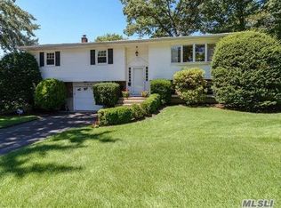 1 Ravine Rd, Bayville, NY 11709
