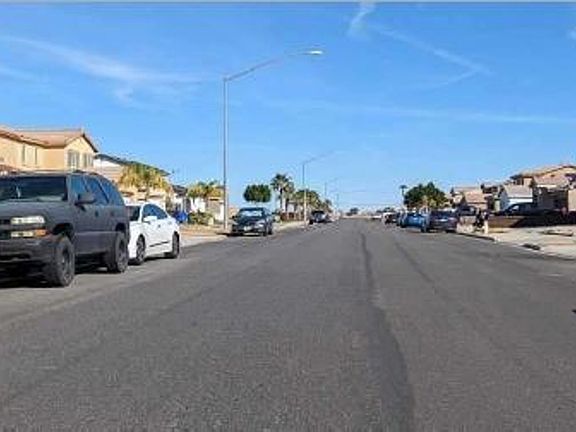 Exterior Neighborhood (street photo)