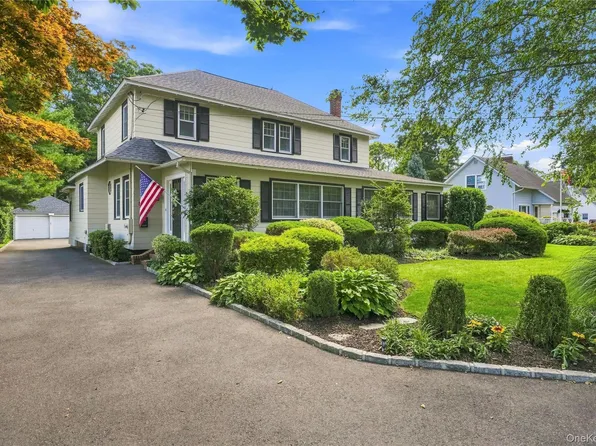 556 N Windsor Avenue, Brightwaters, NY 11718