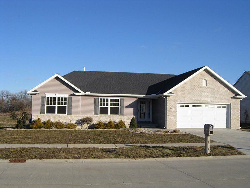 1st image of 905 Hawthorne Dr