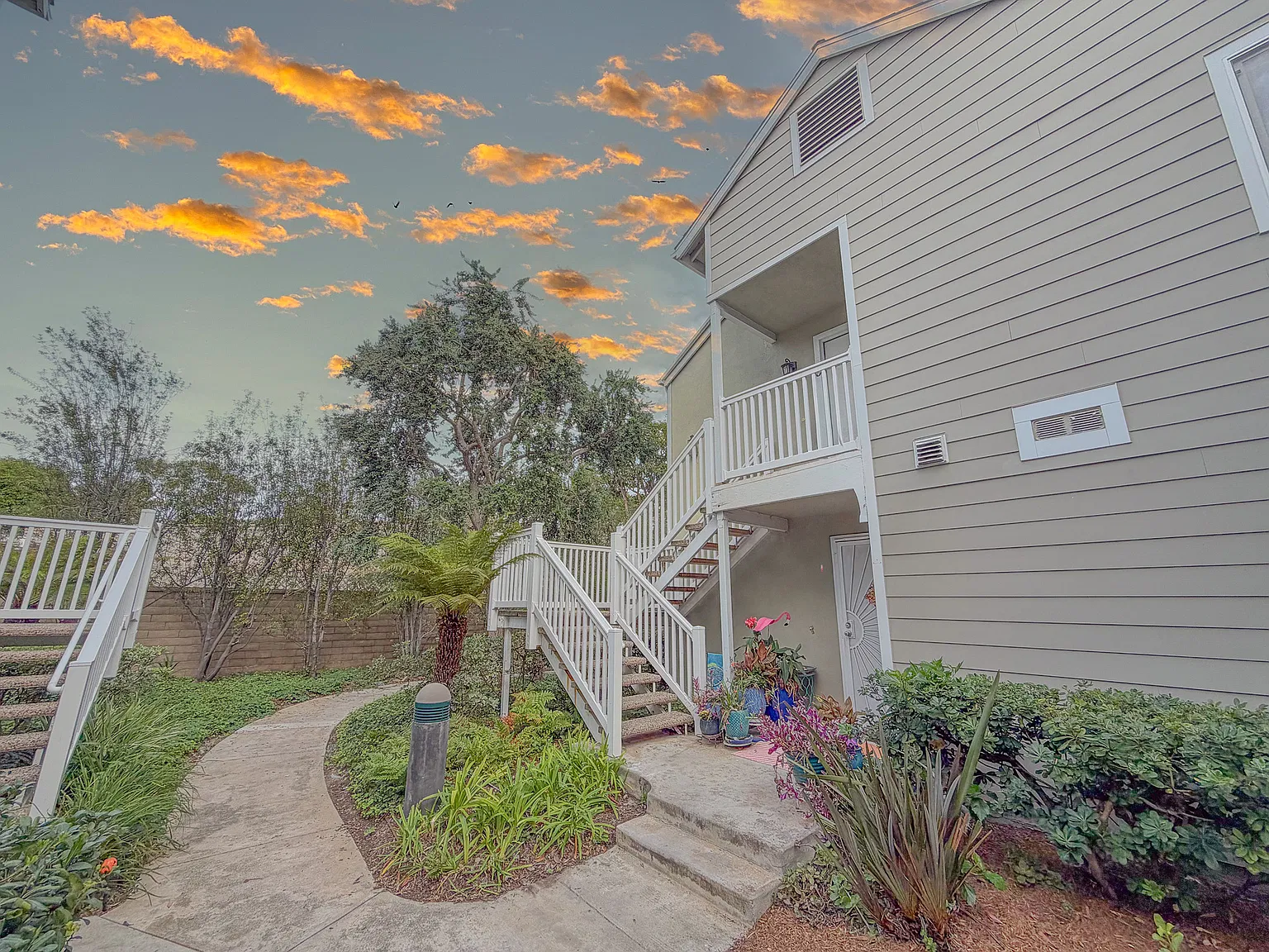 2 bed, 1010 sqft, $3,650 — Photo 2
