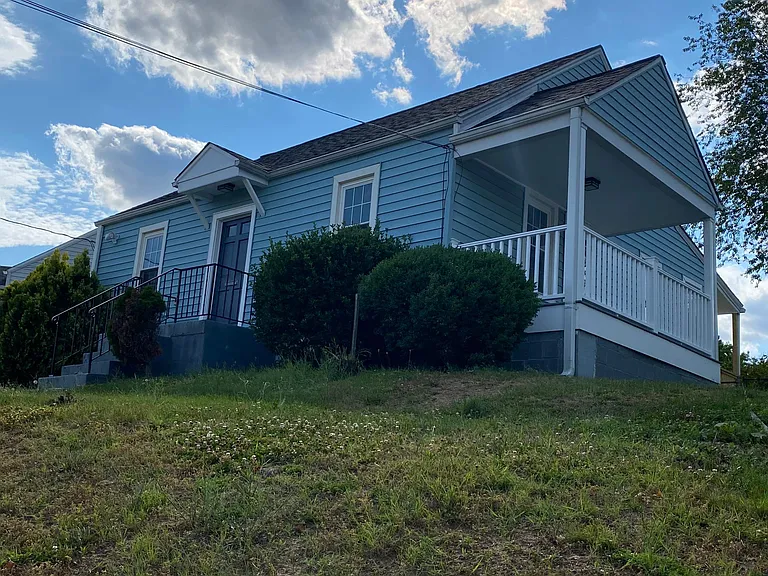 2514 S Kenwood St — Photo 1