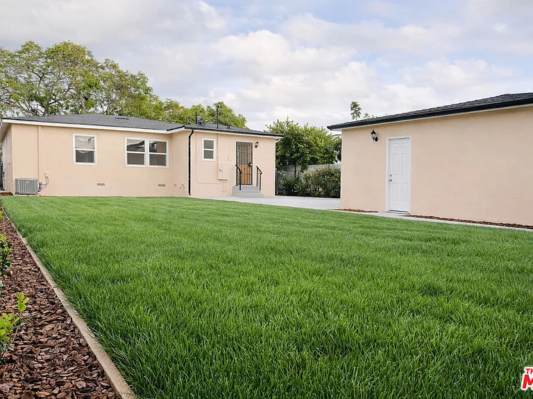 15605 S Berendo Ave — Photo 2