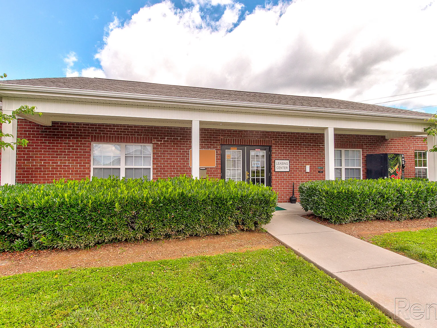 Plymouth Ridge Apartments — Photo 4