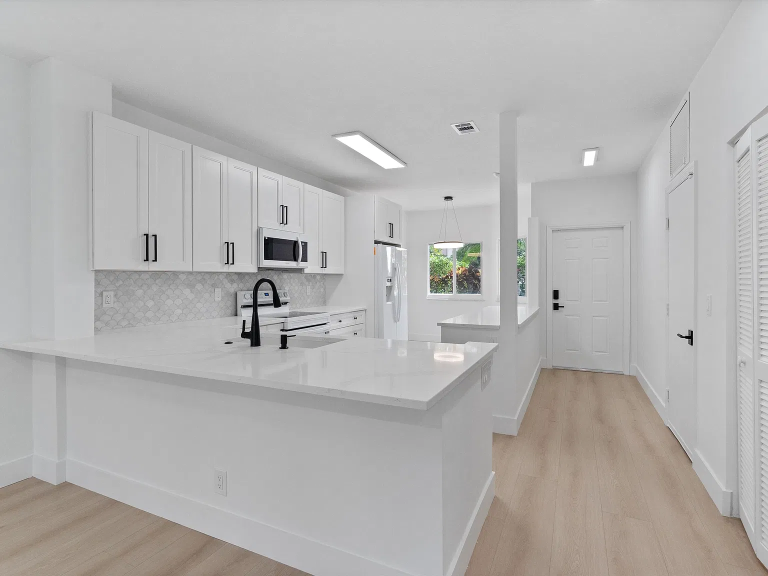 3 bed, 2.5 bath, 1728 sqft, $5,000 — Photo 1