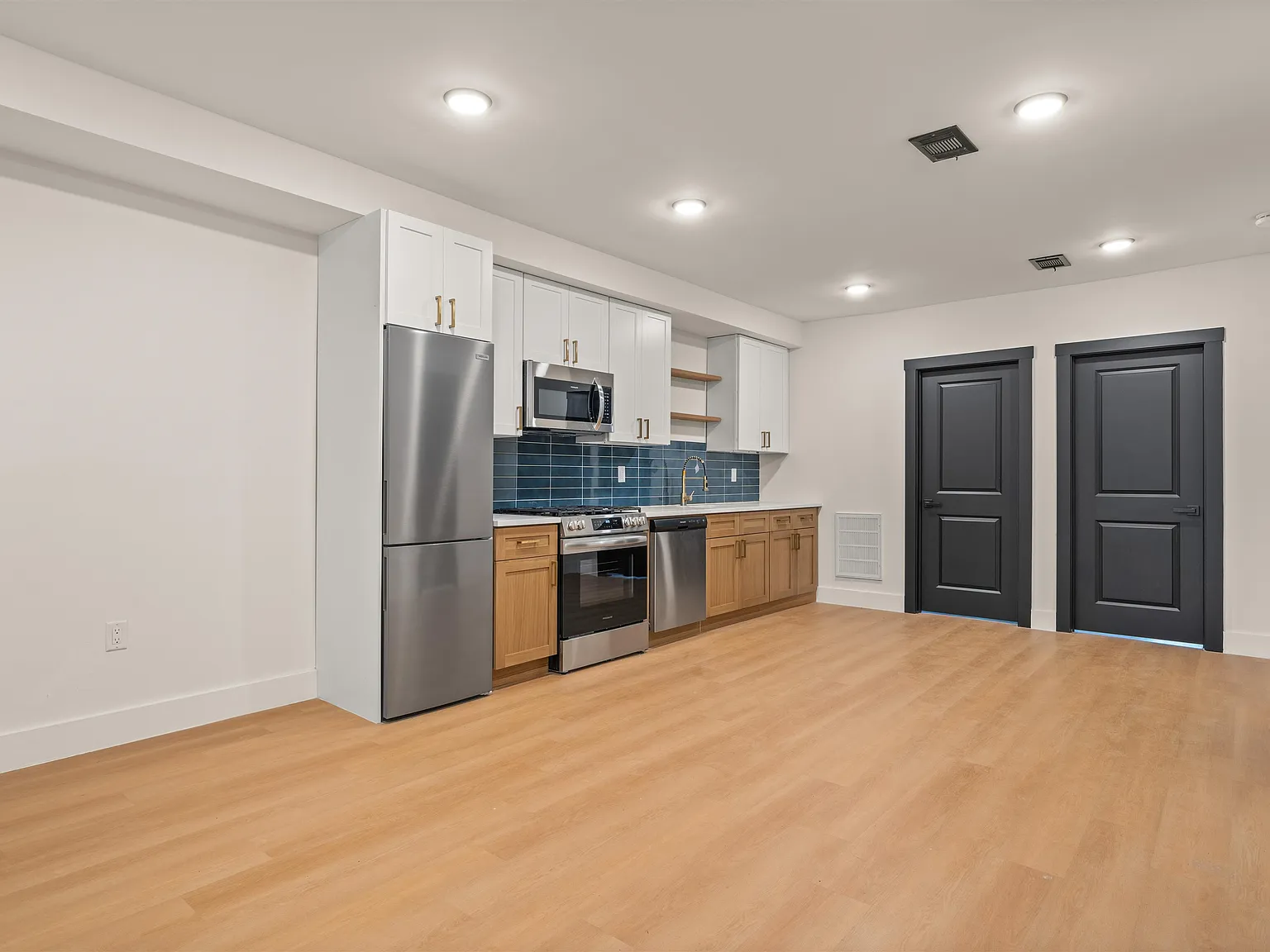 3 bed, 2.0 bath, $2,850 — Photo 4
