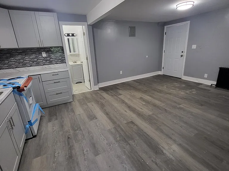 80 Glenwood Ave — Photo 2